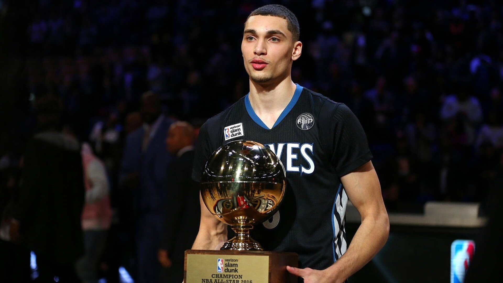 爱游戏电竞-特色城市极限跑酷秀，青年人的街头狂欢，城市极限跑酷游戏