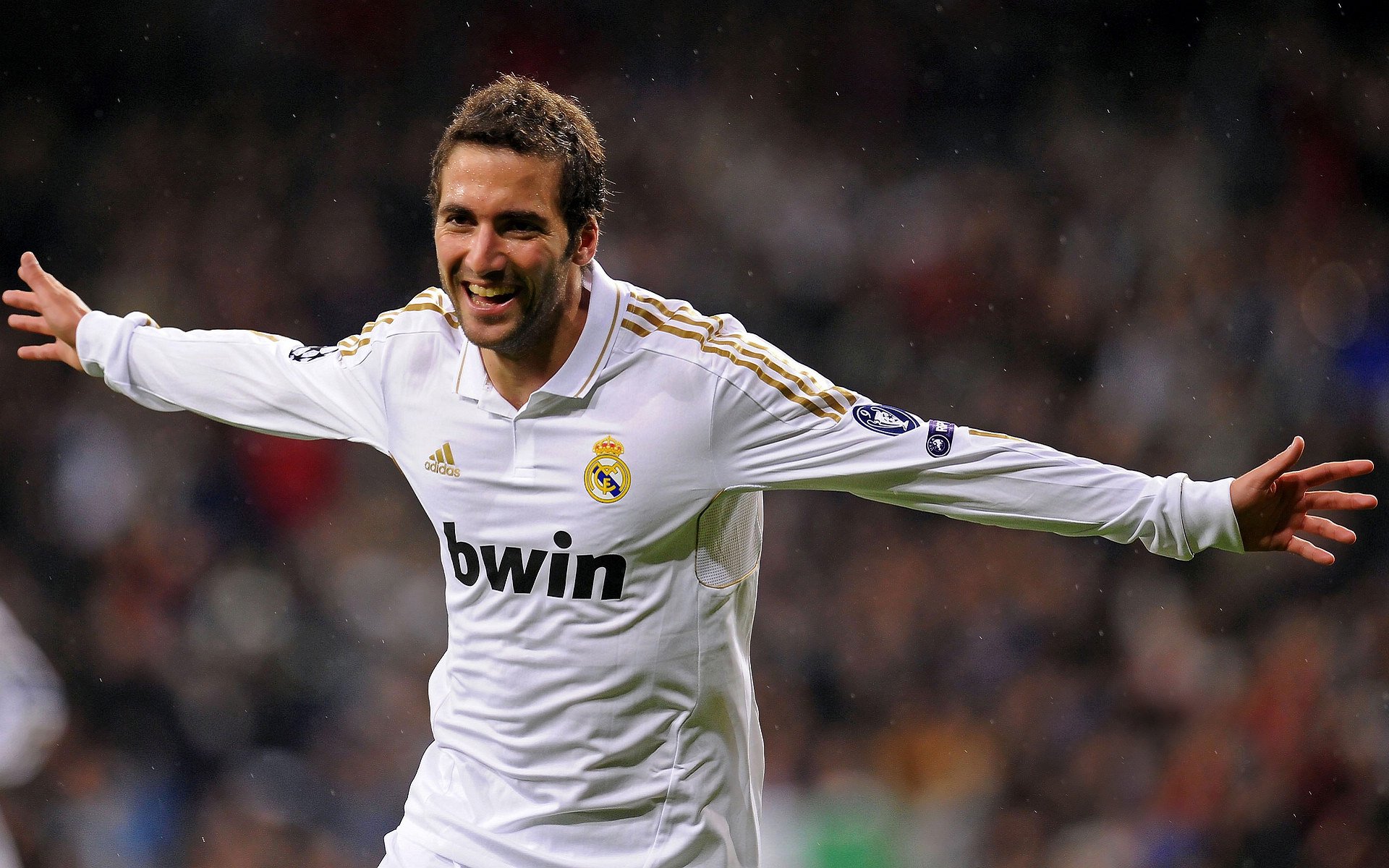 爱游戏体育平台-英超：曼城主场5-1大胜，继续领跑积分榜，曼城去年英超积分